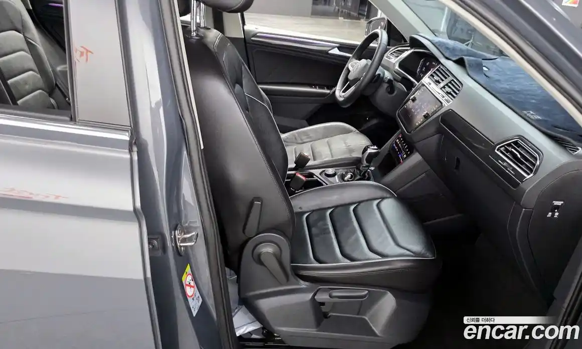 Volkswagen Tiguan 2021 2.0 Автомат в Москве № 215112, фото 8