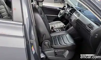 Volkswagen Tiguan 2021 2.0 Автомат в Москве № 215112, миниатюра 8