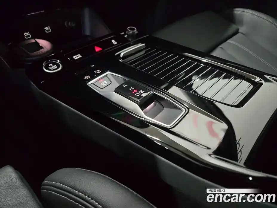 Audi Q6 e-tron 2025 0.2 Автомат в Москве № 230289, фото 9