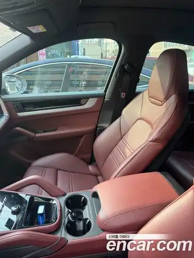 Porsche Cayenne 2024 3.0 Автомат в Москве № 230928, миниатюра 10