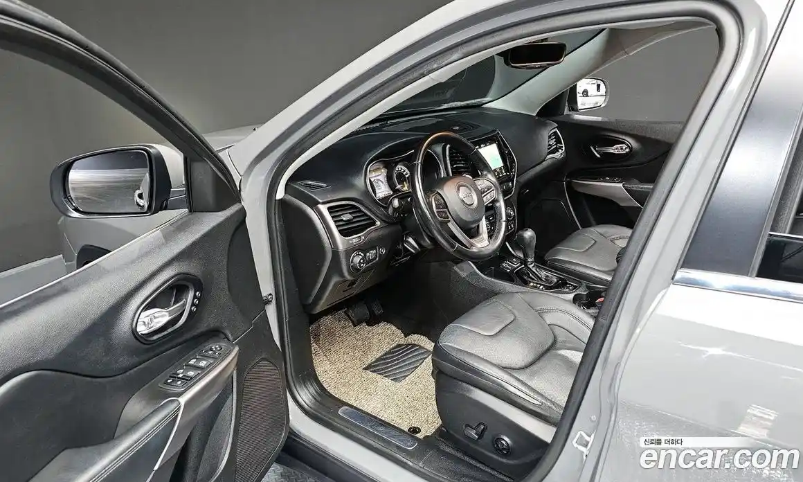 Jeep Cherokee 2021 2.4 Автомат в Москве № 232605, фото 10