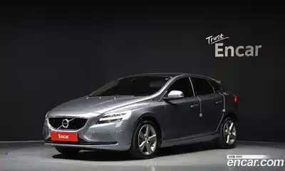 Volvo V40, 2018
