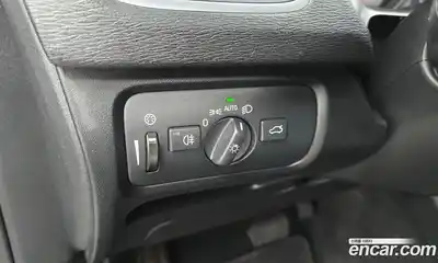 Volvo V40 2018 2.0 Автомат в Москве № 250955, миниатюра 3