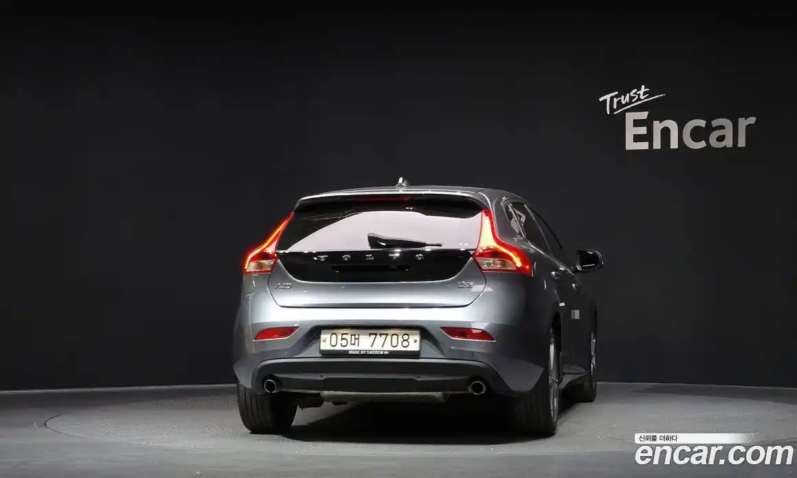 Volvo V40 2018 2.0 Автомат в Москве № 250955, фото 7