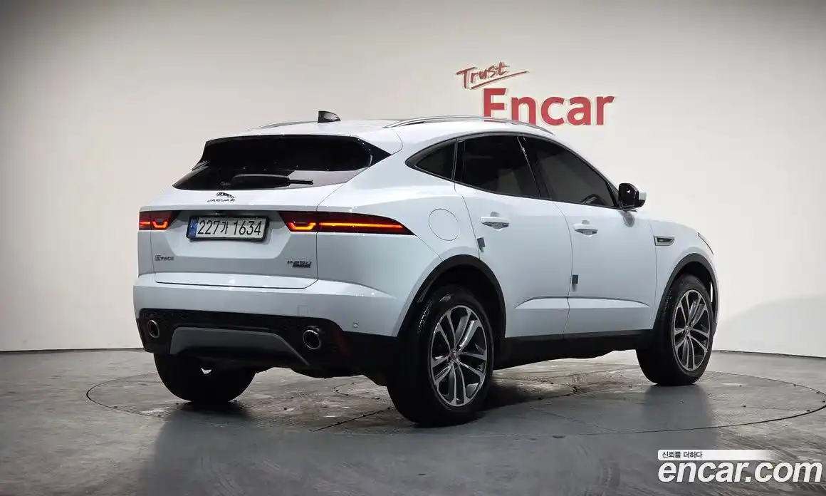 Jaguar E-Pace 2020 2.0 Автомат в Москве № 256085, фото 11