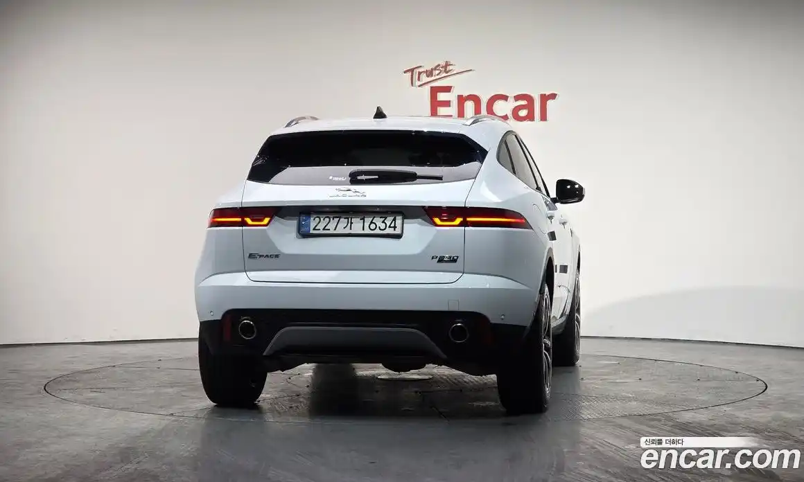 Jaguar E-Pace 2020 2.0 Автомат в Москве № 256085, фото 12