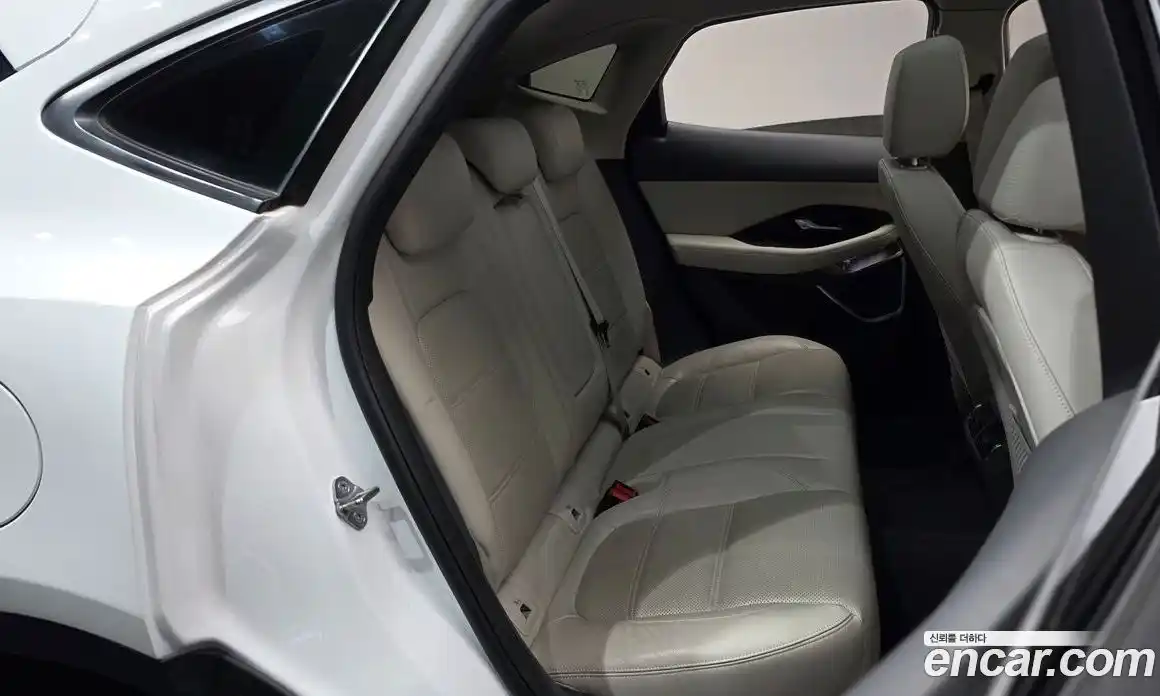 Jaguar E-Pace 2020 2.0 Автомат в Москве № 256085, фото 14