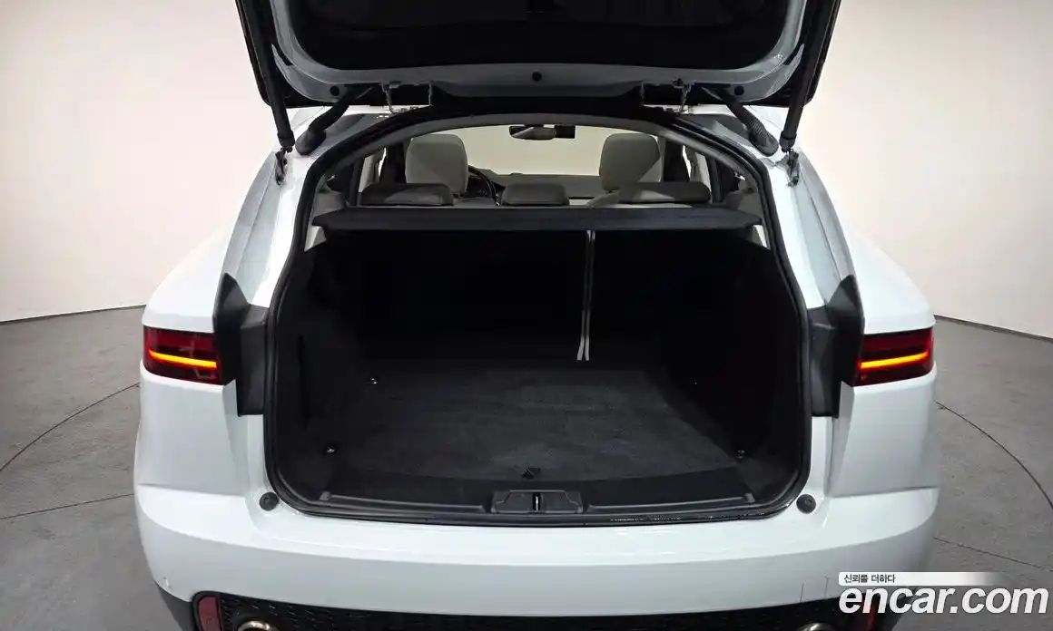 Jaguar E-Pace 2020 2.0 Автомат в Москве № 256085, фото 16