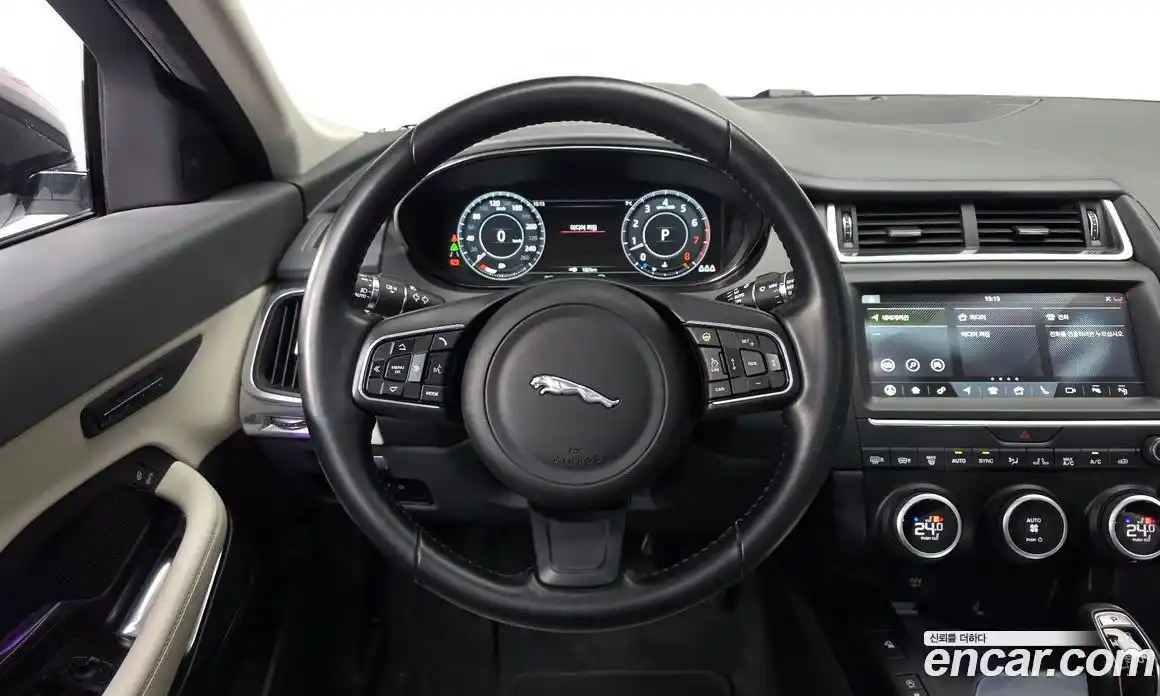 Jaguar E-Pace 2020 2.0 Автомат в Москве № 256085, фото 17