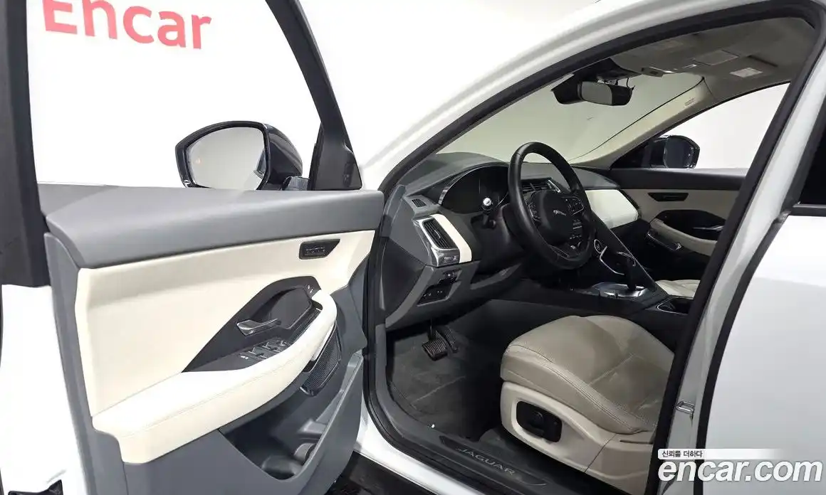 Jaguar E-Pace 2020 2.0 Автомат в Москве № 256085, фото 19