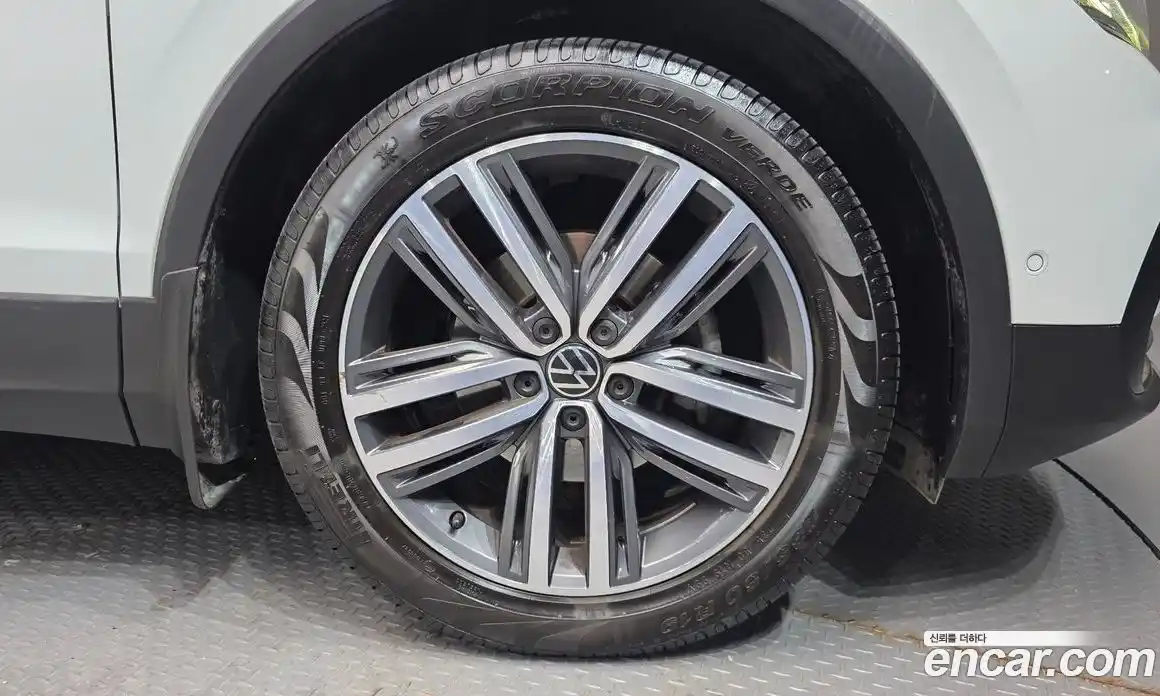 Volkswagen Tiguan 2022 2.0 Автомат в Москве № 276367, фото 14