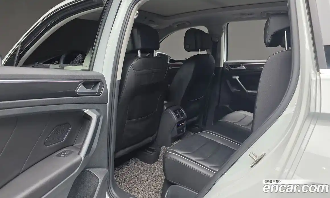 Volkswagen Tiguan 2022 2.0 Автомат в Москве № 276367, фото 4