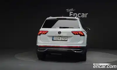 Volkswagen Tiguan 2022 2.0 Автомат в Москве № 276367, миниатюра 5