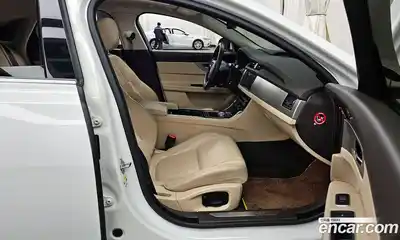 Jaguar XF 2016 2.0 Автомат в Москве № 283796, миниатюра 11