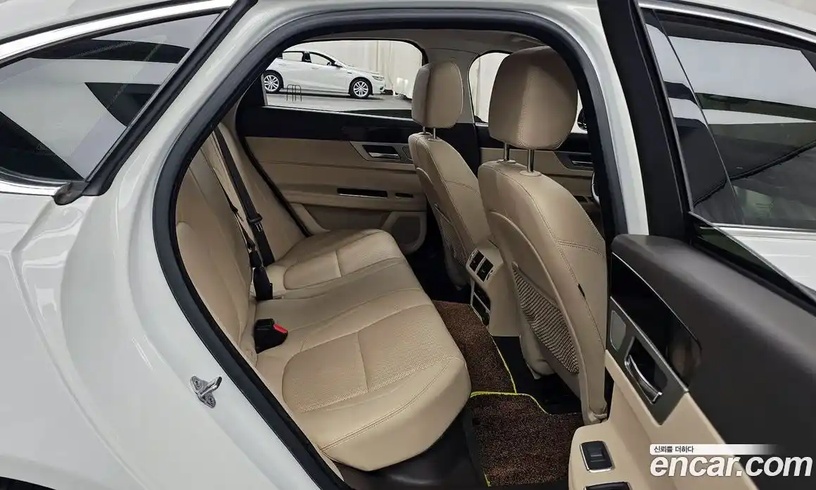 Jaguar XF 2016 2.0 Автомат в Москве № 283796, фото 12