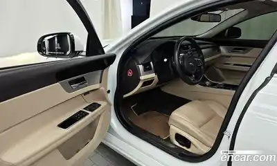 Jaguar XF 2016 2.0 Автомат в Москве № 283796, миниатюра 10