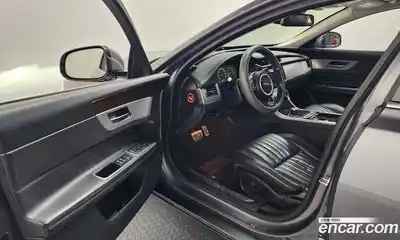 Jaguar XF 2017 2.0 Автомат в Москве № 331522, миниатюра 2
