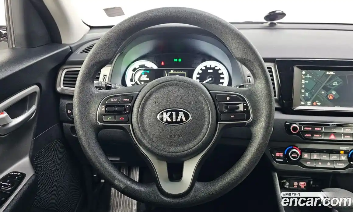 Kia Niro 2017 1.6 Автомат в Москве № 121469, фото 5
