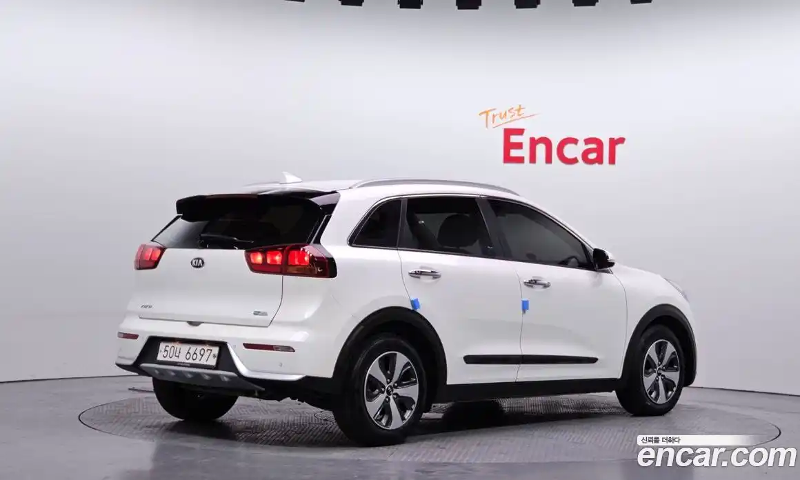 Kia Niro 2017 1.6 Автомат в Москве № 121469, фото 6