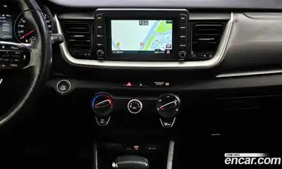 Kia Stonic 2018 1.4 Автомат в Москве № 124250, миниатюра 11