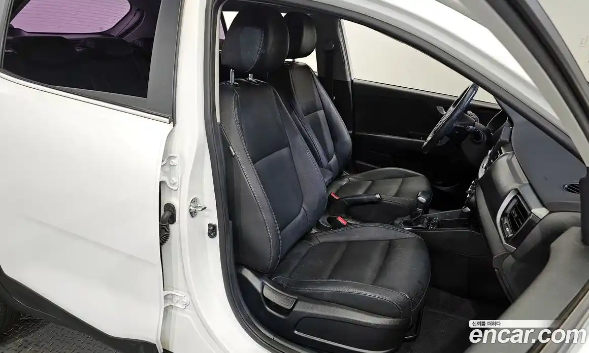 Kia Stonic 2018 1.4 Автомат в Москве № 124250, фото 18