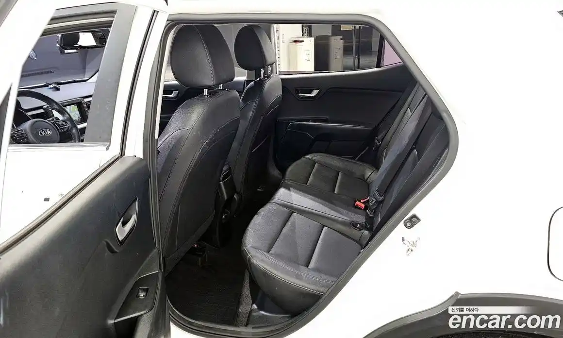 Kia Stonic 2018 1.4 Автомат в Москве № 124250, фото 19