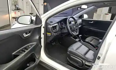 Kia Stonic 2018 1.4 Автомат в Москве № 124250, миниатюра 10