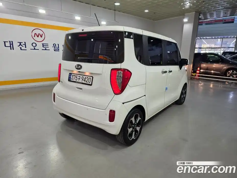 Kia Ray 2017 1.0 Автомат в Москве № 132318, фото 5