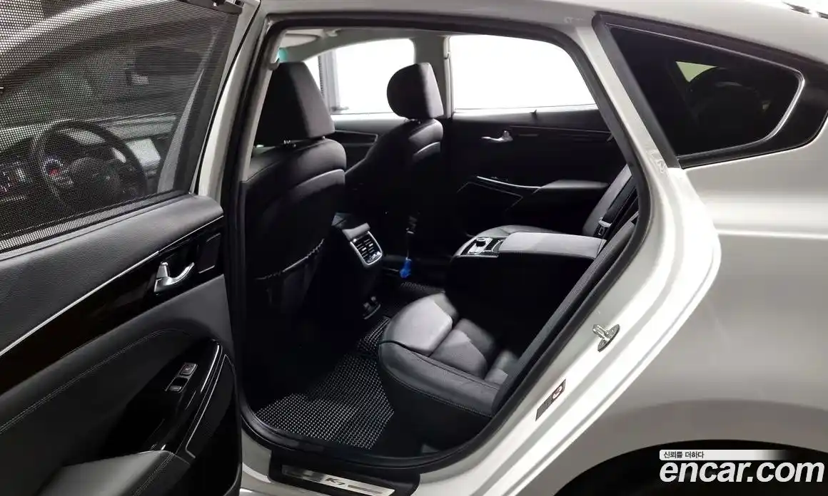 Kia K7 2018 2.4 Автомат в Москве № 133569, фото 1