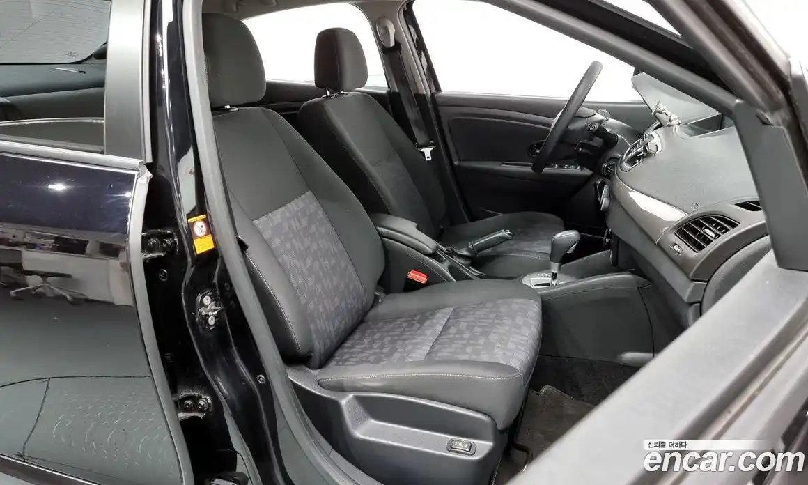 Renault SM3 2014 1.6 Автомат в Москве № 136170, фото 18