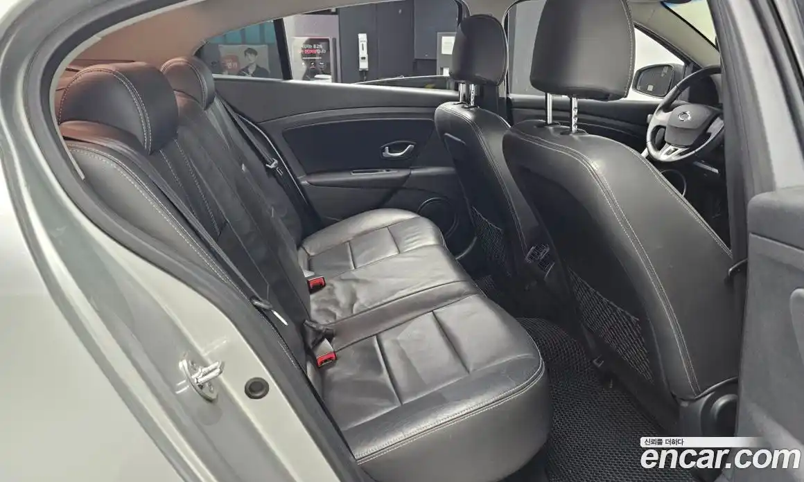 Renault SM3 2010 1.6 Автомат в Москве № 137779, фото 15