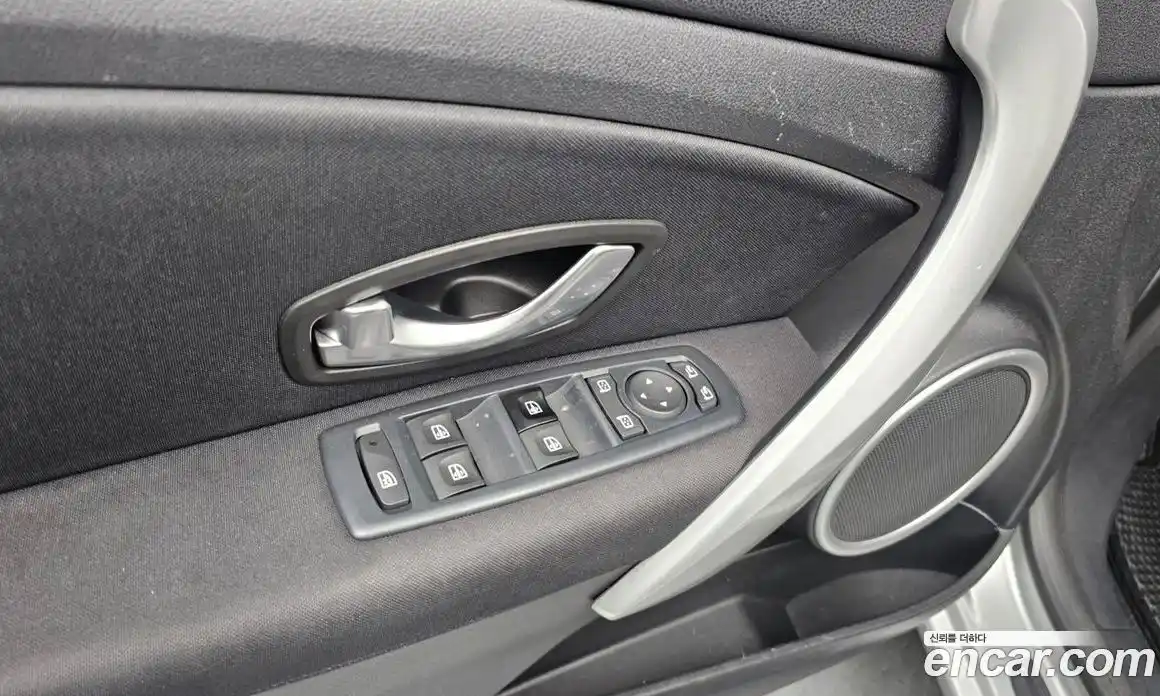 Renault SM3 2010 1.6 Автомат в Москве № 137779, фото 19