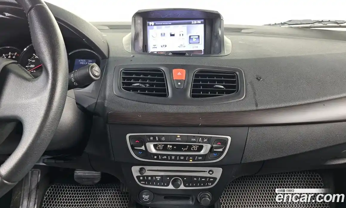 Renault SM3 2010 1.6 Автомат в Москве № 137779, фото 10