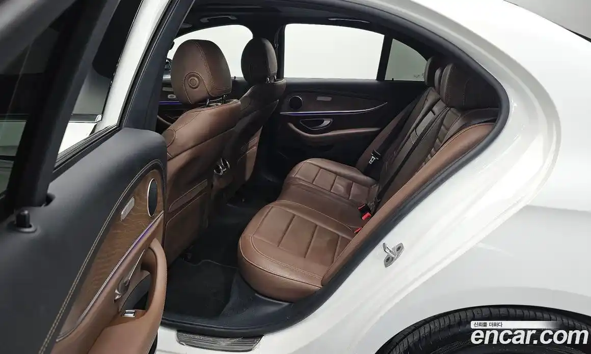 Mercedes-Benz E-Class 2021 2.0 Автомат в Москве № 140787, фото 11