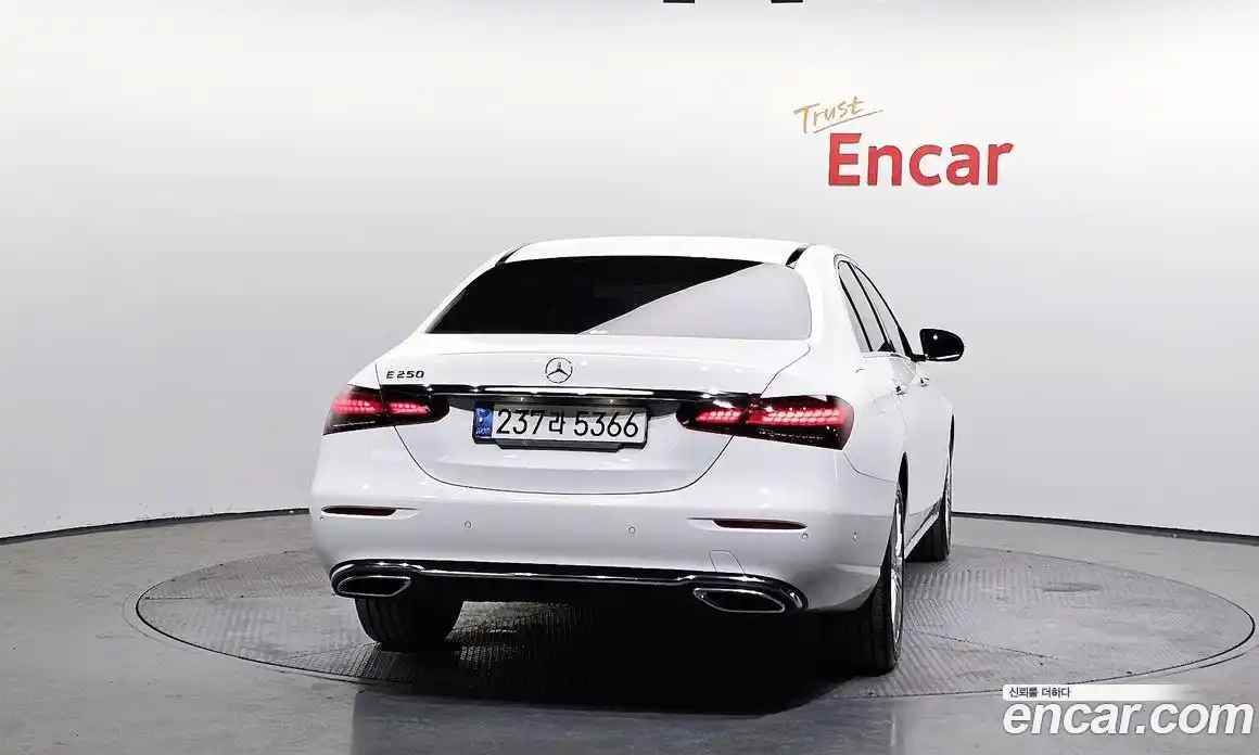 Mercedes-Benz E-Class 2021 2.0 Автомат в Москве № 140787, фото 4