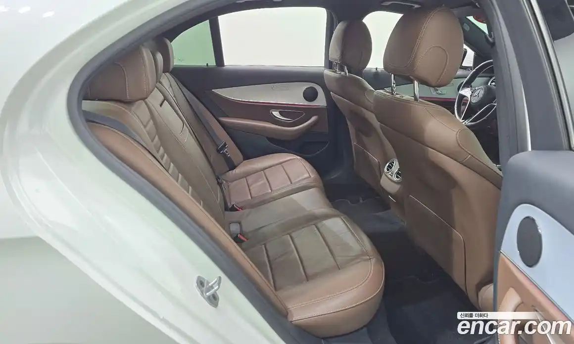 Mercedes-Benz E-Class 2021 2.0 Автомат в Москве № 143703, фото 16