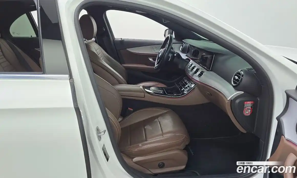 Mercedes-Benz E-Class 2021 2.0 Автомат в Москве № 143703, фото 10