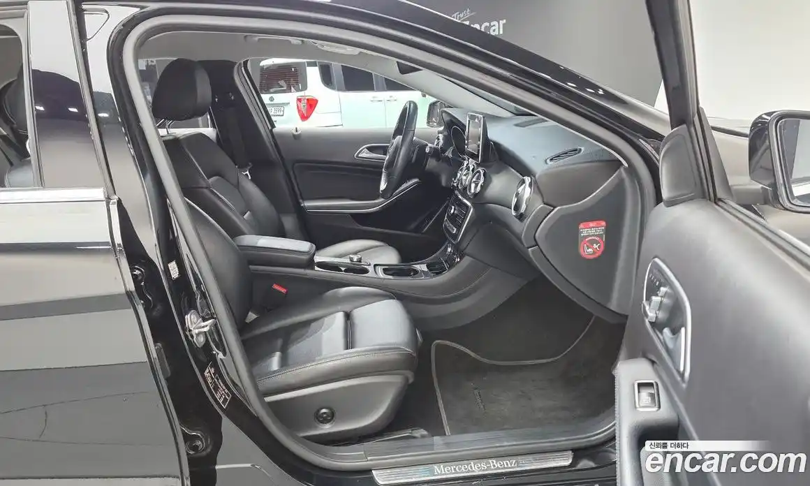 Mercedes-Benz GLA-Class 2018 2.0 Автомат в Москве № 160462, фото 15