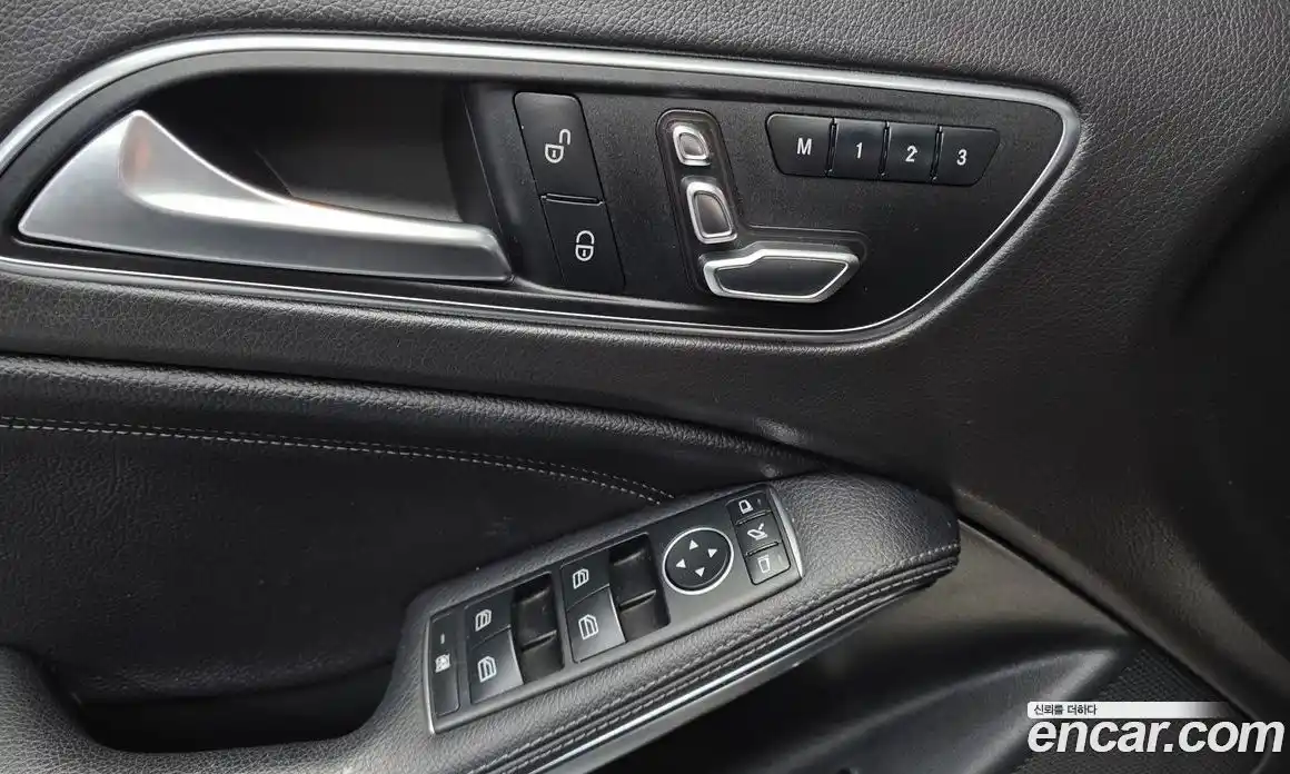 Mercedes-Benz GLA-Class 2018 2.0 Автомат в Москве № 160462, фото 9