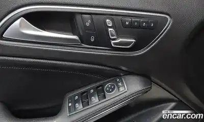 Mercedes-Benz GLA-Class 2018 2.0 Автомат в Москве № 160462, миниатюра 9
