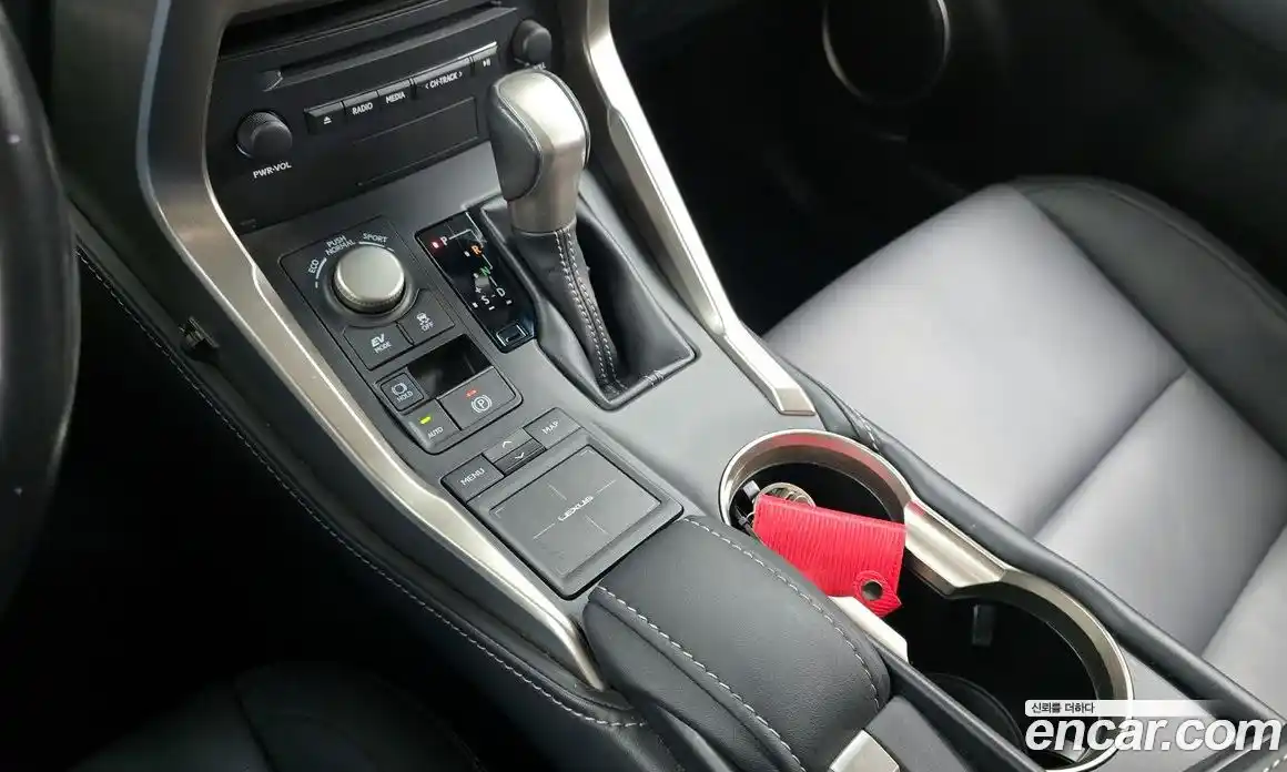 Lexus NX 2016 2.5 Автомат в Москве № 168268, фото 9