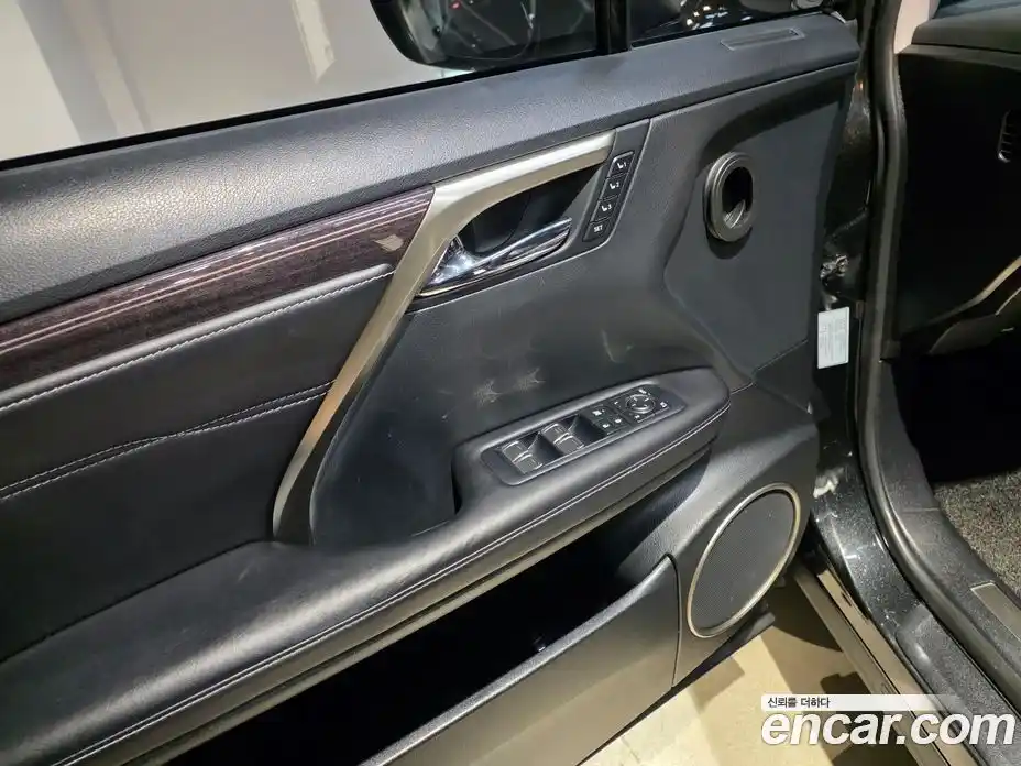 Lexus RX 2019 3.5 Автомат в Москве № 168322, фото 17