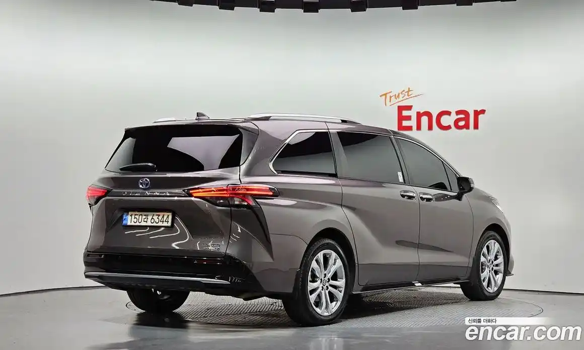 Toyota Sienna 2022 2.5 Автомат в Москве № 170175, фото 12