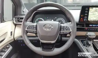 Toyota Sienna 2023 2.5 Автомат в Москве № 170237, миниатюра 3