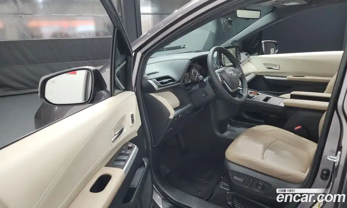 Toyota Sienna 2023 2.5 Автомат в Москве № 170237, фото 8