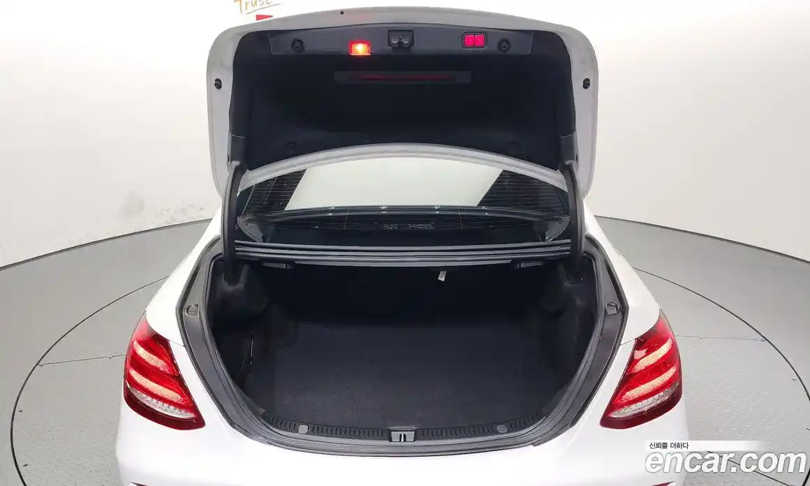 Mercedes-Benz E-Class 2017 2.0 Автомат в Москве № 180248, фото 10