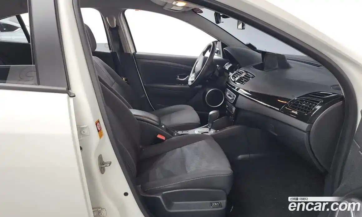 Renault SM3 2016 1.6 Автомат в Москве № 180856, фото 11