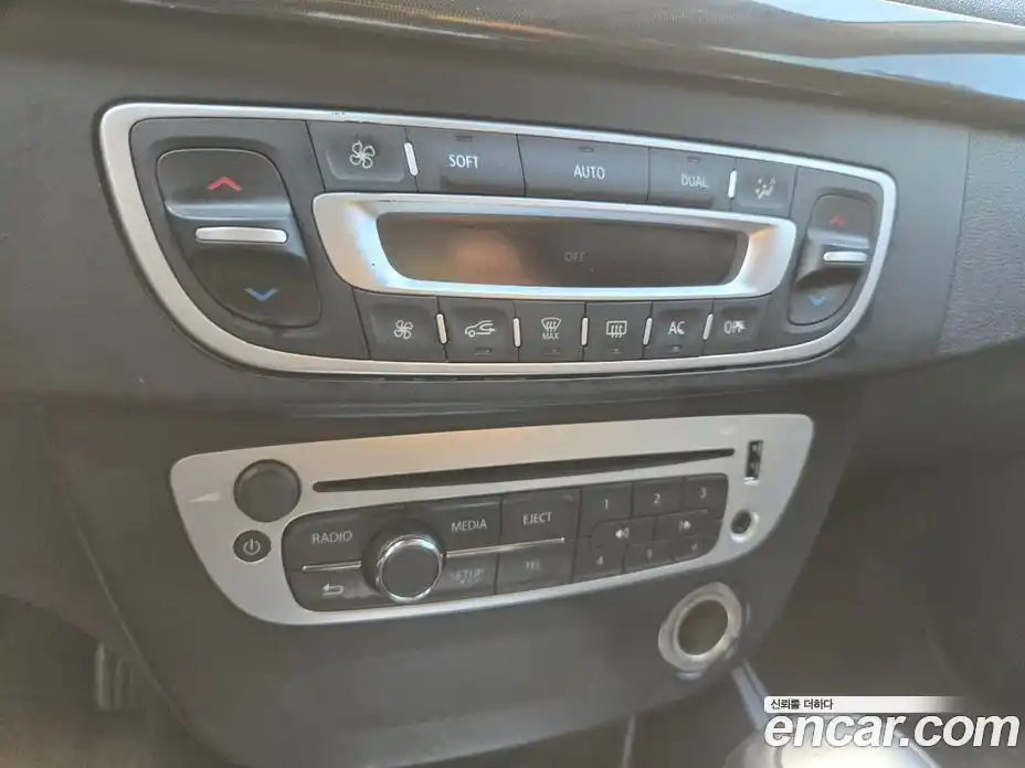 Renault SM3 2014 1.6 Автомат в Москве № 186555, фото 12