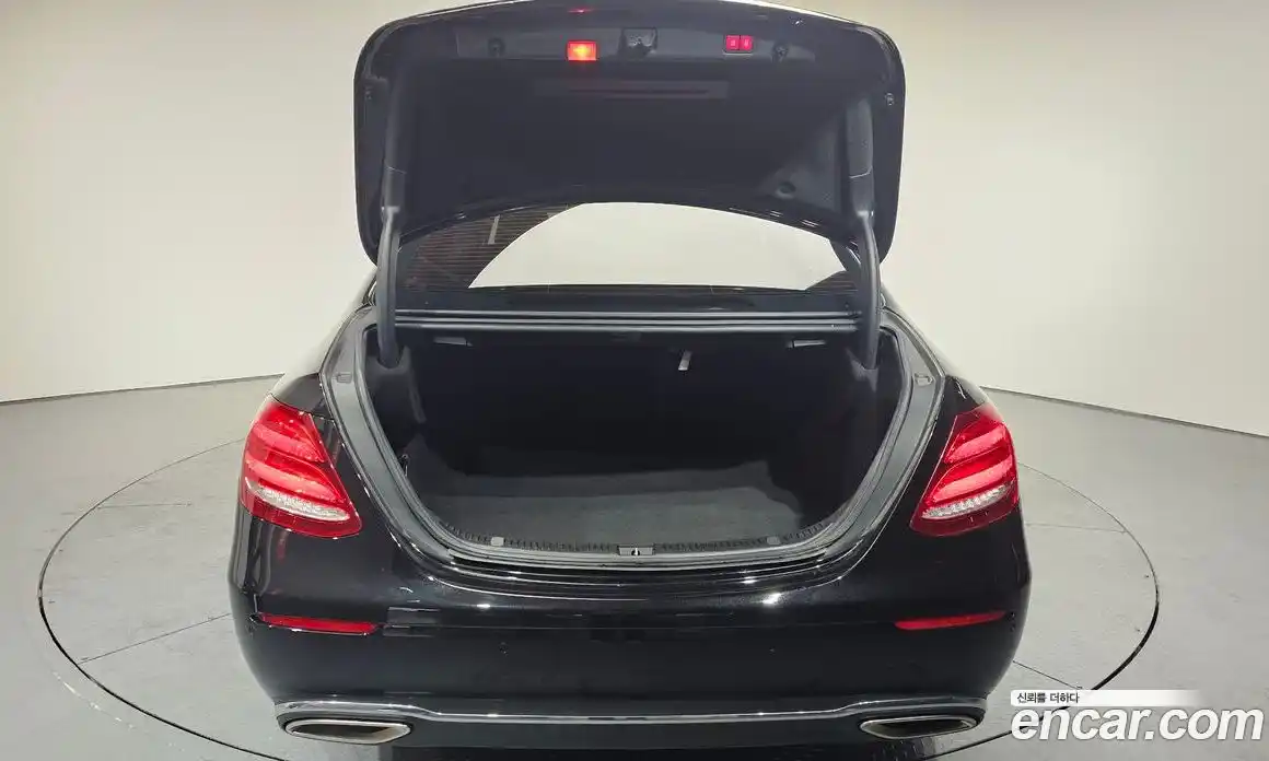 Mercedes-Benz E-Class 2018 2.0 Автомат в Москве № 194784, фото 20