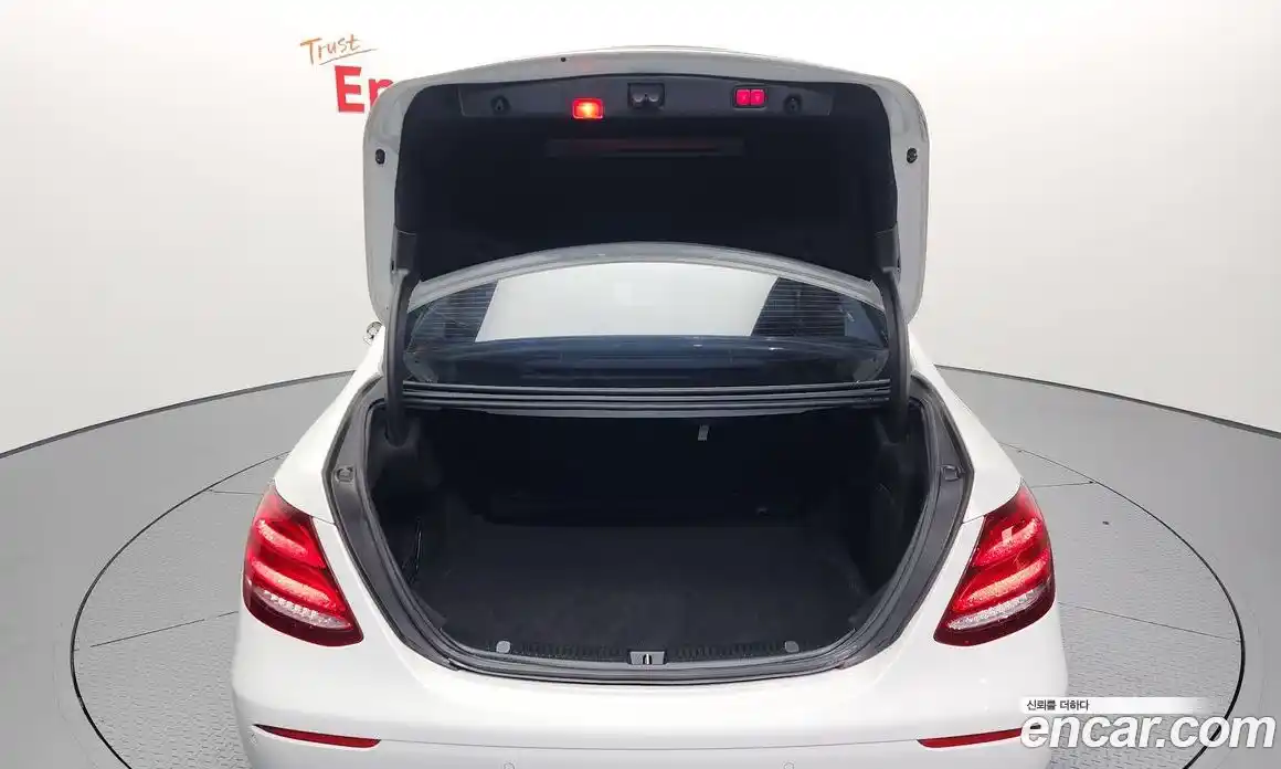 Mercedes-Benz E-Class 2017 1.9 Автомат в Москве № 195539, фото 20